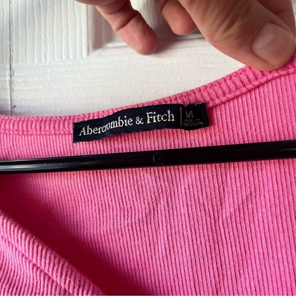 Abercrombie and Fitch Long Sleeve Crop Top size Medium - Picture 2 of 3